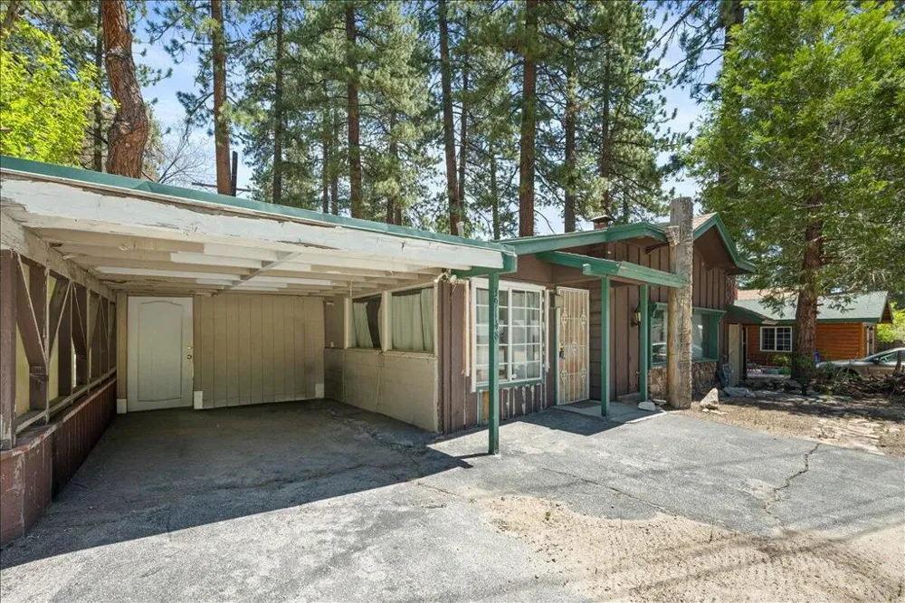 39148 Rim Of The World Drive Fawnskin, CA 92333