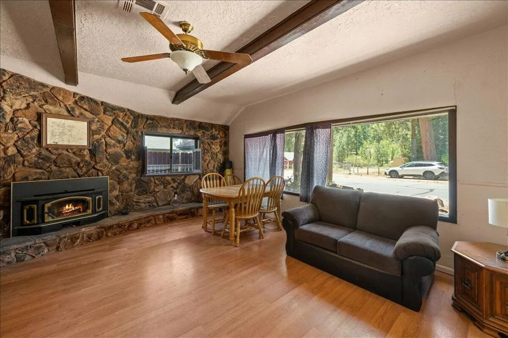 39148 Rim Of The World Drive Fawnskin, CA 92333