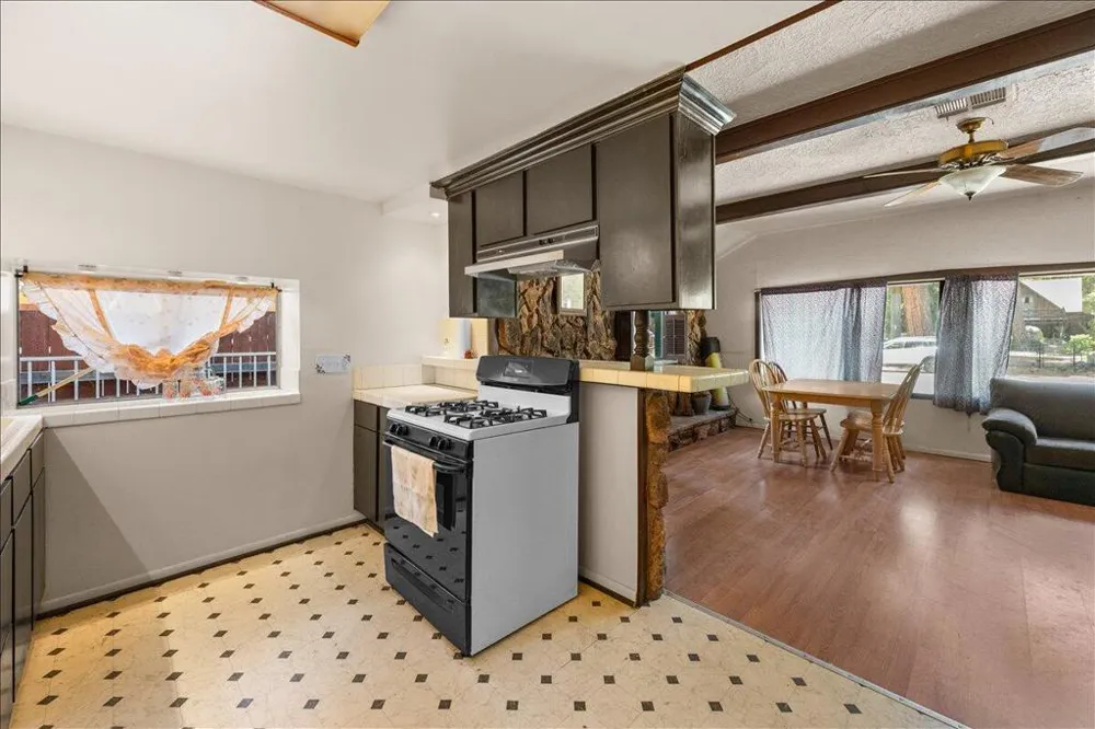 39148 Rim Of The World Drive Fawnskin, CA 92333