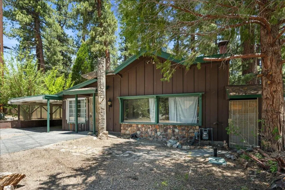 39148 Rim Of The World Drive Fawnskin, CA 92333