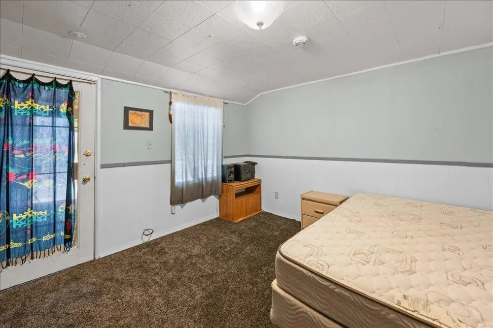 39148 Rim Of The World Drive Fawnskin, CA 92333