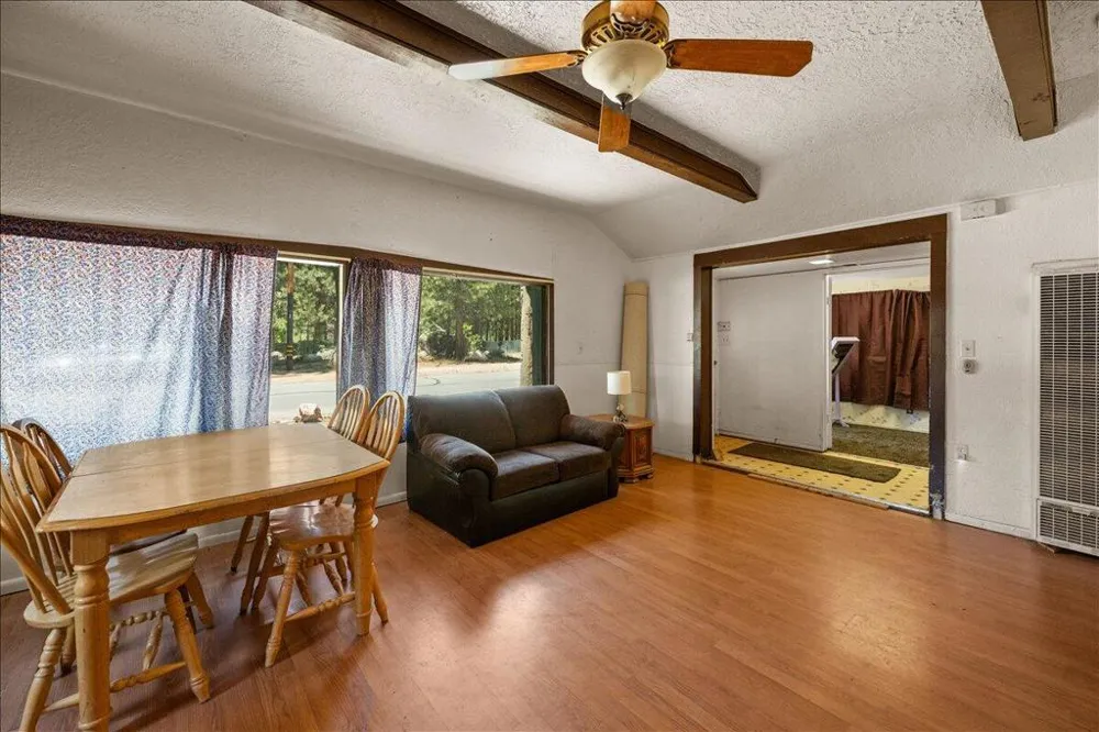 39148 Rim Of The World Drive Fawnskin, CA 92333
