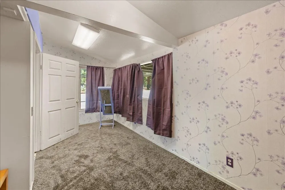 39148 Rim Of The World Drive Fawnskin, CA 92333