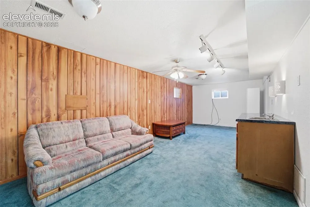 624 Hewitt Street Pueblo, CO 81005