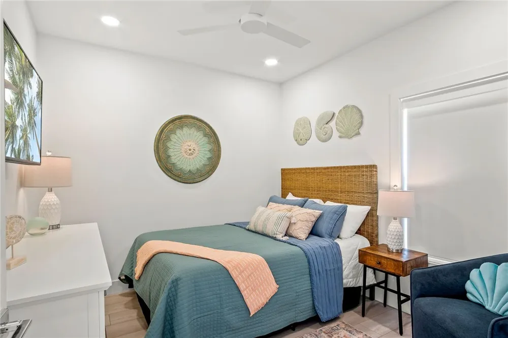 901 S 9th #7 Port Aransas, TX 78373