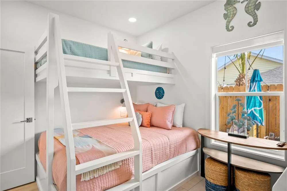 901 S 9th #7 Port Aransas, TX 78373
