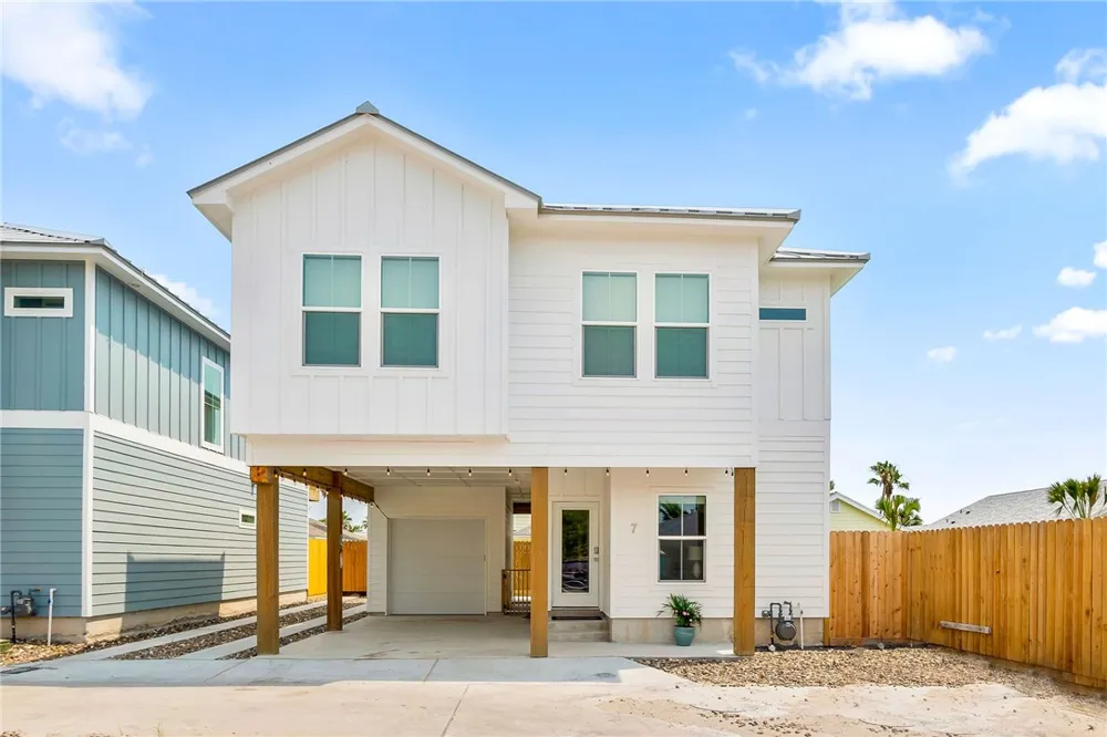 901 S 9th #7 Port Aransas, TX 78373