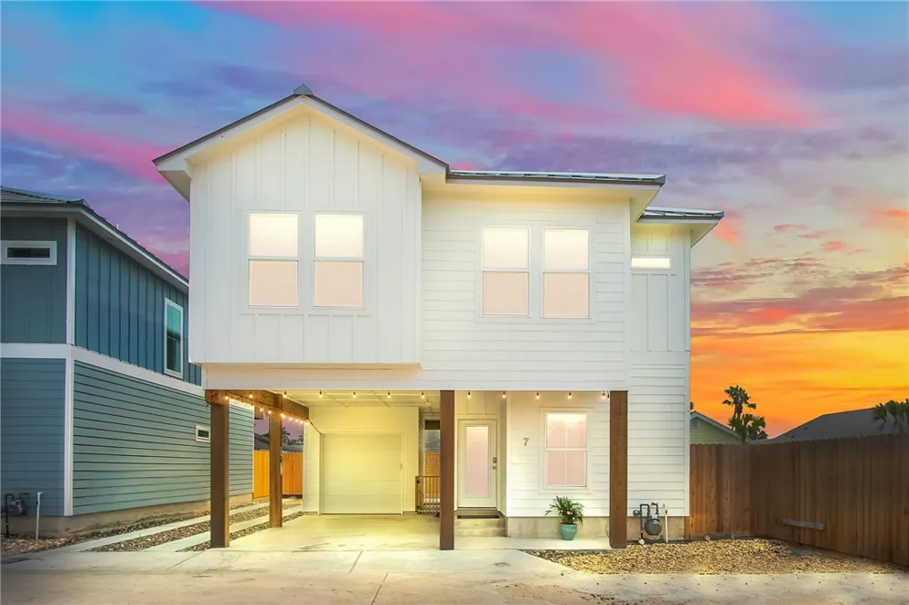 901 S 9th #7 Port Aransas, TX 78373