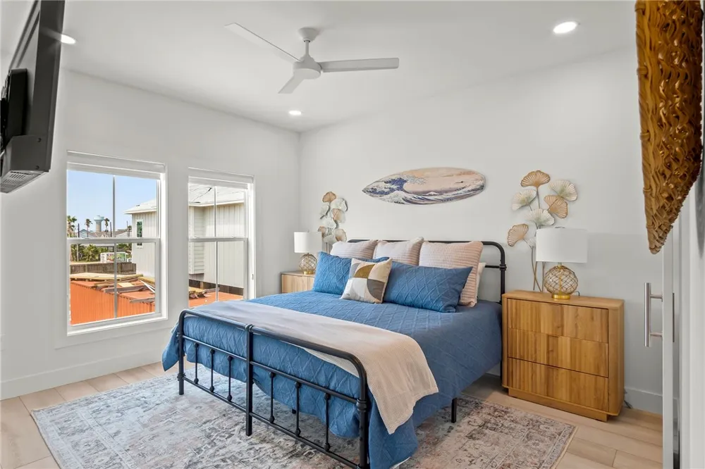 901 S 9th #7 Port Aransas, TX 78373