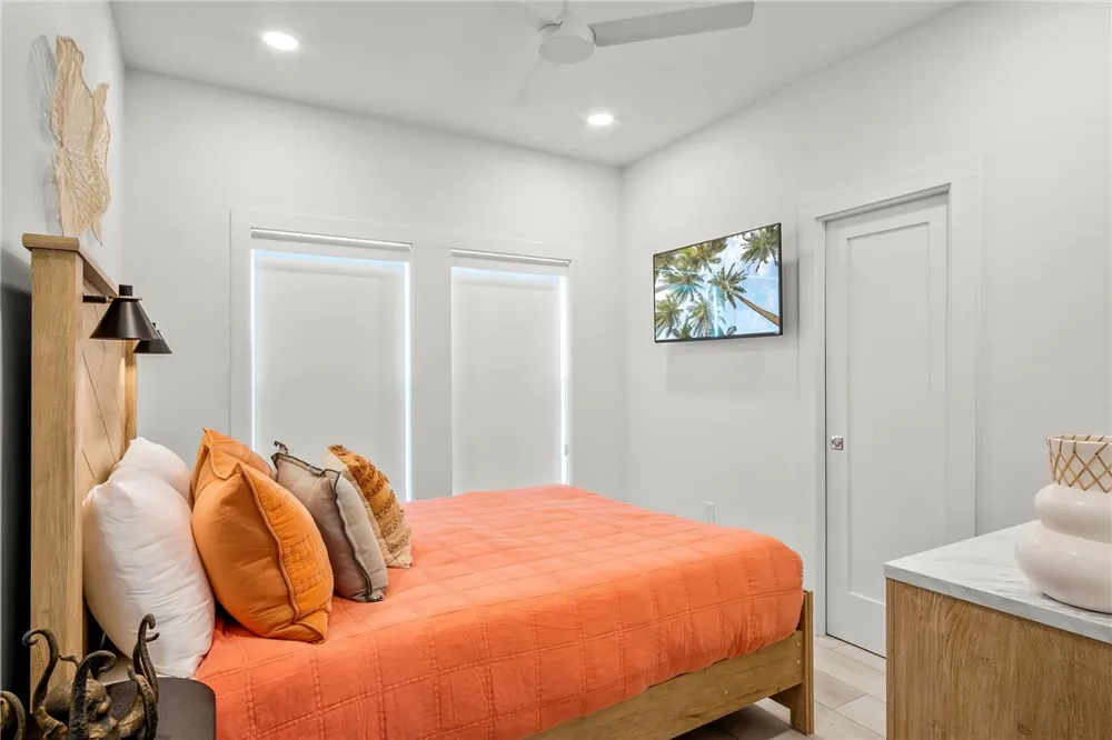 901 S 9th #7 Port Aransas, TX 78373