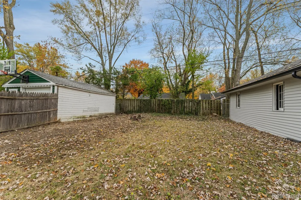 15751 W 14 Mile Road Beverly Hills Village, MI 48025