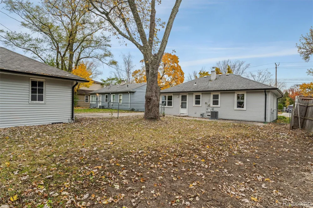 15751 W 14 Mile Road Beverly Hills Village, MI 48025