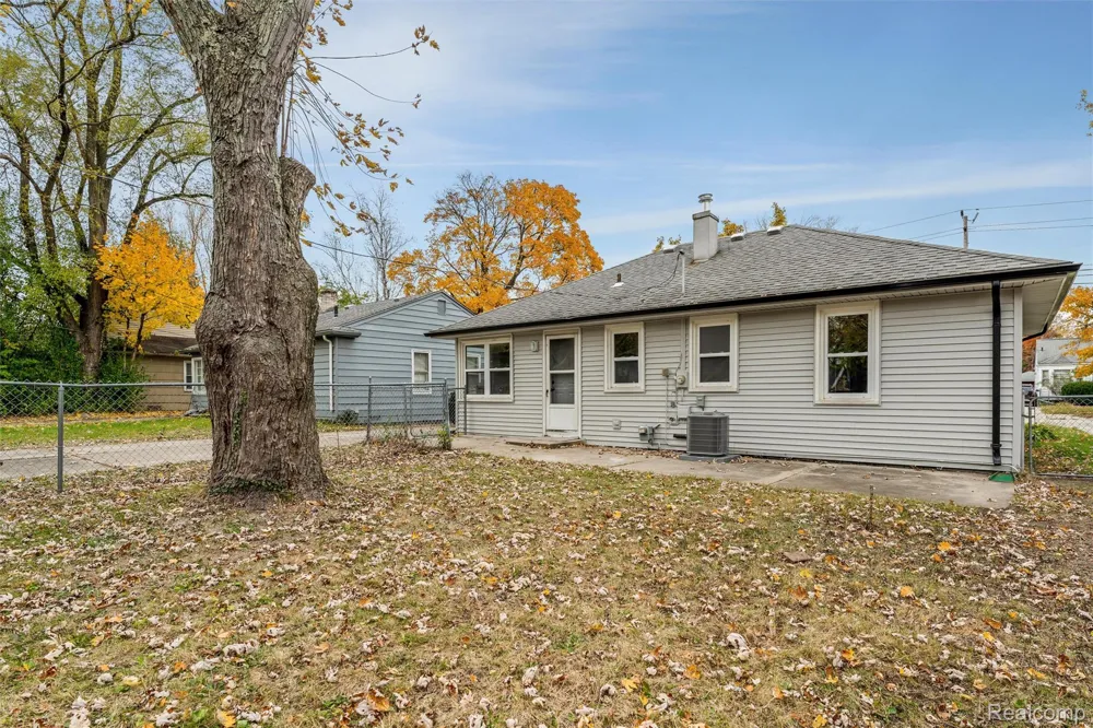 15751 W 14 Mile Road Beverly Hills Village, MI 48025