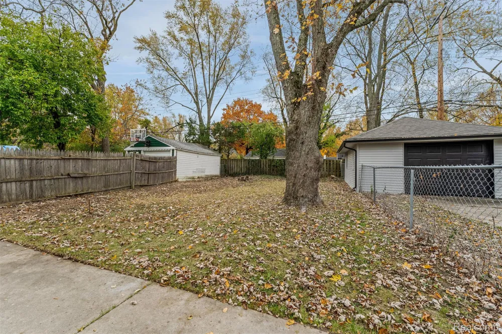 15751 W 14 Mile Road Beverly Hills Village, MI 48025
