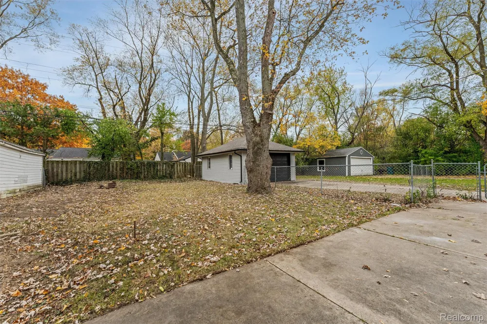 15751 W 14 Mile Road Beverly Hills Village, MI 48025