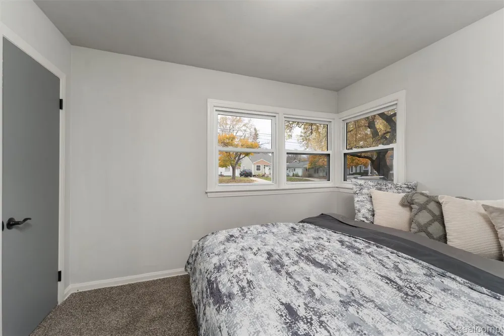15751 W 14 Mile Road Beverly Hills Village, MI 48025