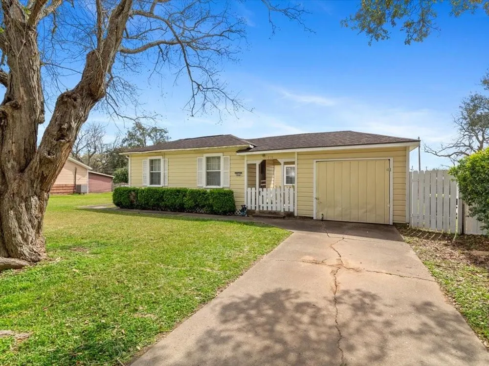 518 Sunny Lane Wharton, TX 77488