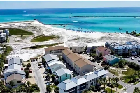 111 GULF WINDS COURT #111
