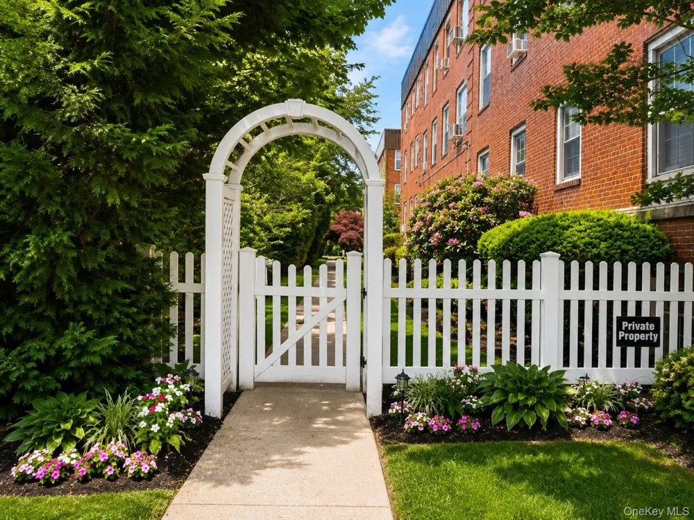 230 Central Avenue #1-C Lawrence, NY 11559