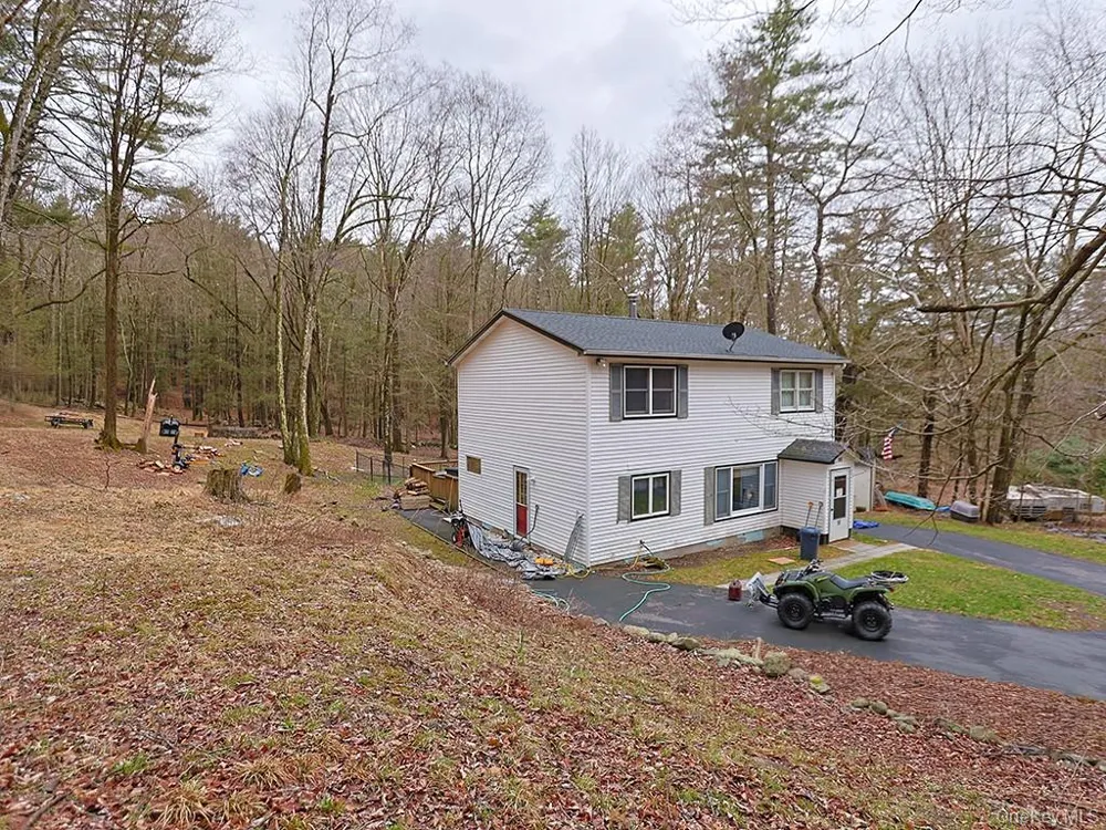 68 Kennel Road Cuddebackville, NY 12729