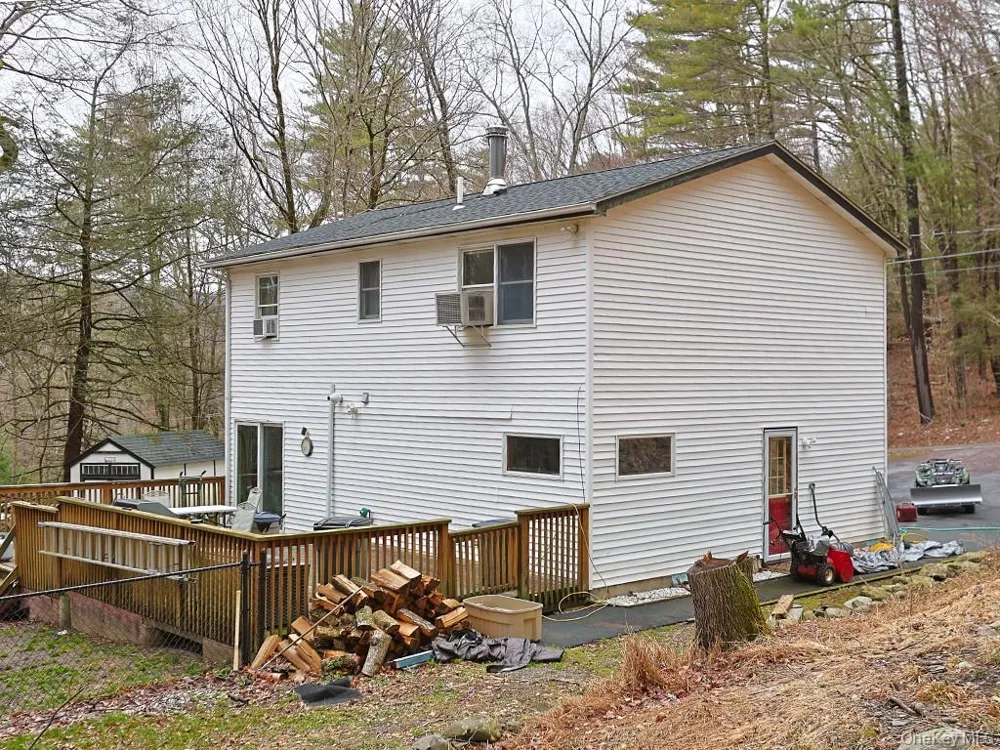68 Kennel Road Cuddebackville, NY 12729
