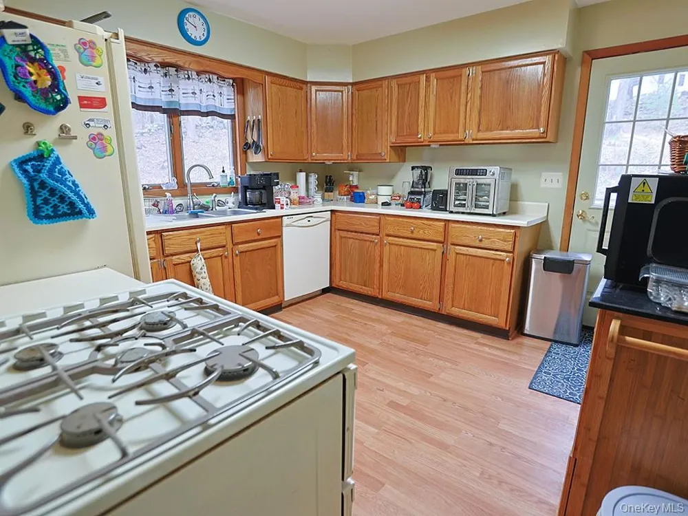 68 Kennel Road Cuddebackville, NY 12729