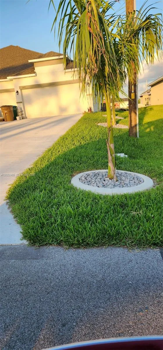 225 SW 31ST PL Cape Coral, FL 33991