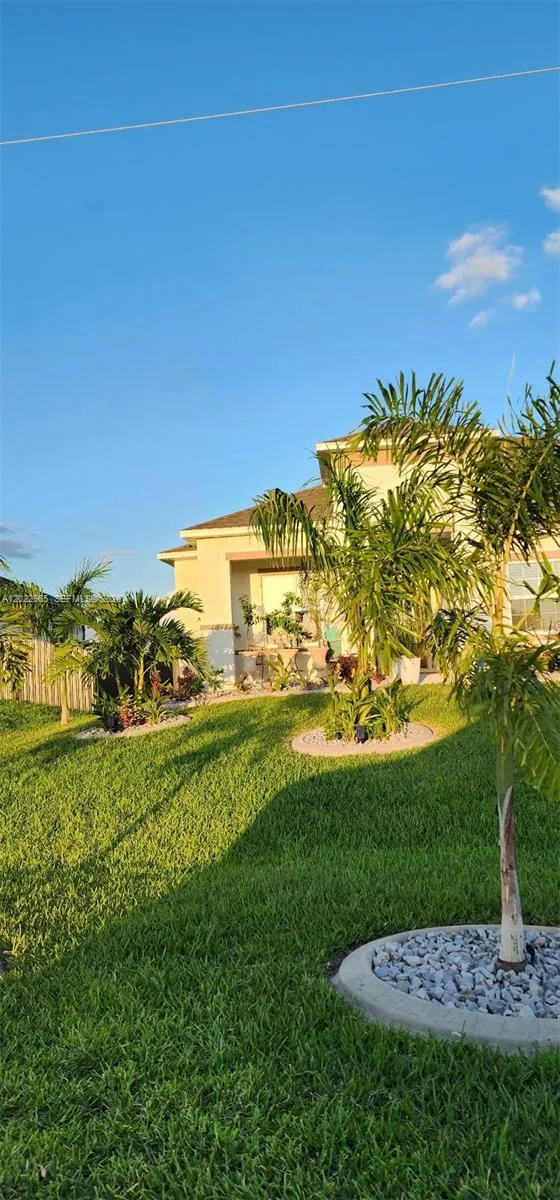 225 SW 31ST PL Cape Coral, FL 33991