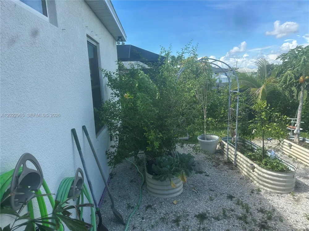 225 SW 31ST PL Cape Coral, FL 33991