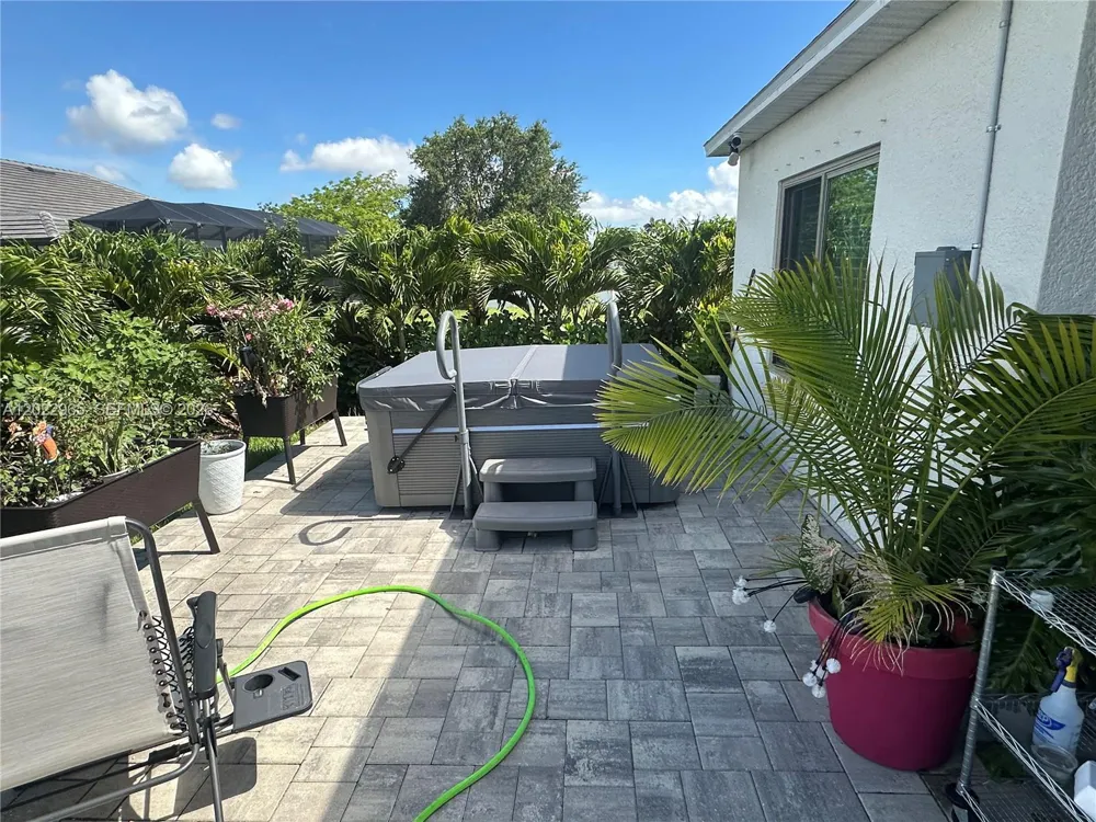 225 SW 31ST PL Cape Coral, FL 33991