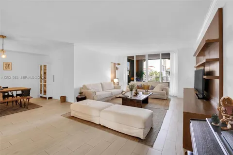 735 Crandon Blvd #503