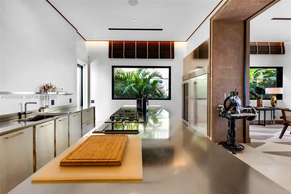 200 W Rivo Alto Dr Miami Beach, FL 33139