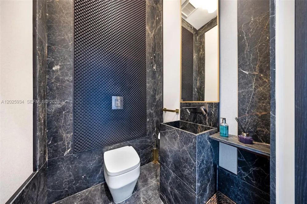 200 W Rivo Alto Dr Miami Beach, FL 33139