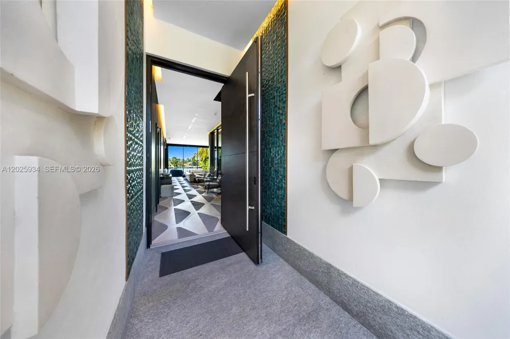200 W Rivo Alto Dr Miami Beach, FL 33139