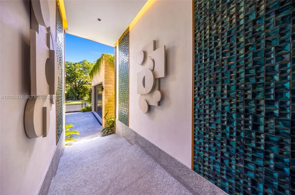 200 W Rivo Alto Dr Miami Beach, FL 33139