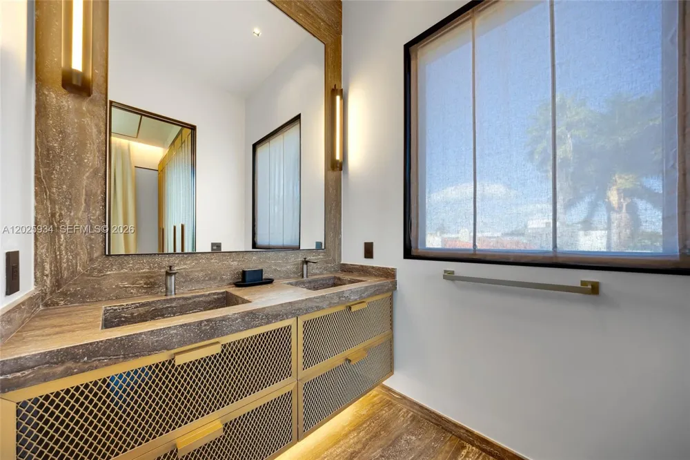 200 W Rivo Alto Dr Miami Beach, FL 33139