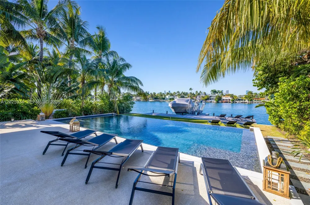 200 W Rivo Alto Dr Miami Beach, FL 33139