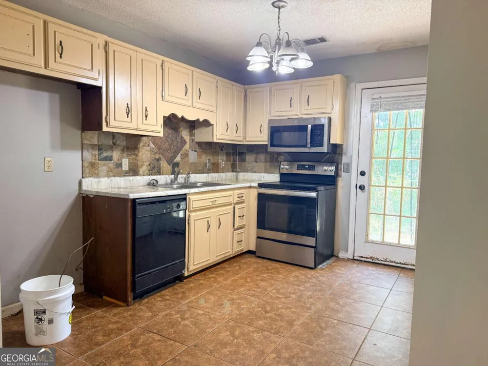 140 Lanier DR Statesboro, GA 30458