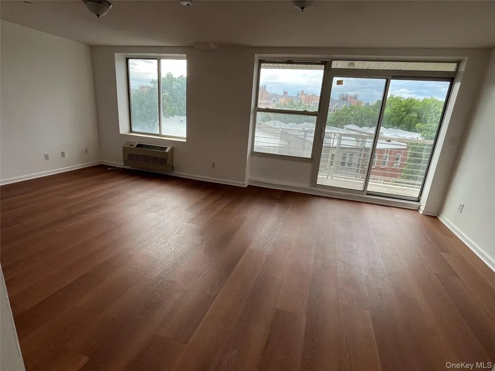 81-15 Queens Boulevard #4J Elmhurst, NY 11373