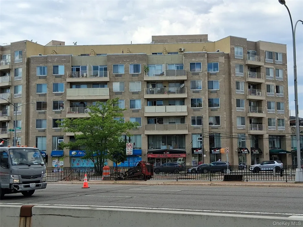 81-15 Queens Boulevard #4J Elmhurst, NY 11373