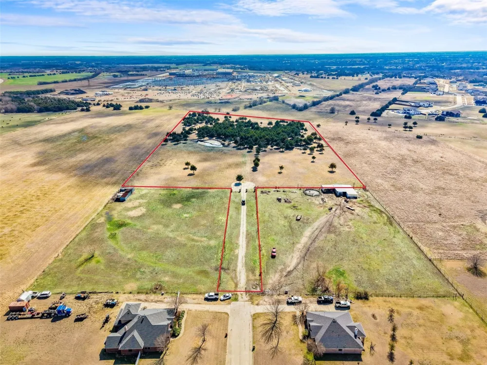 710 E Reindeer Road Lancaster, TX 75146