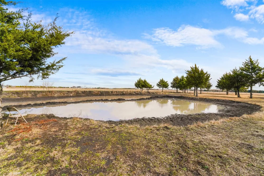 710 E Reindeer Road Lancaster, TX 75146
