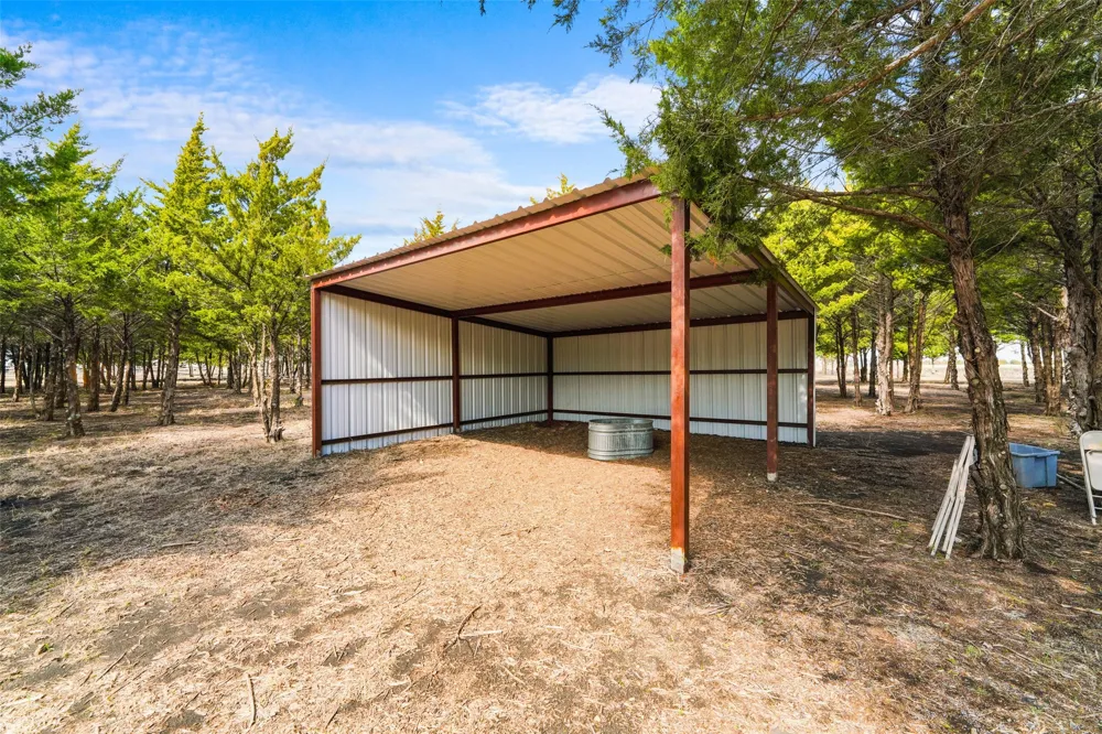710 E Reindeer Road Lancaster, TX 75146