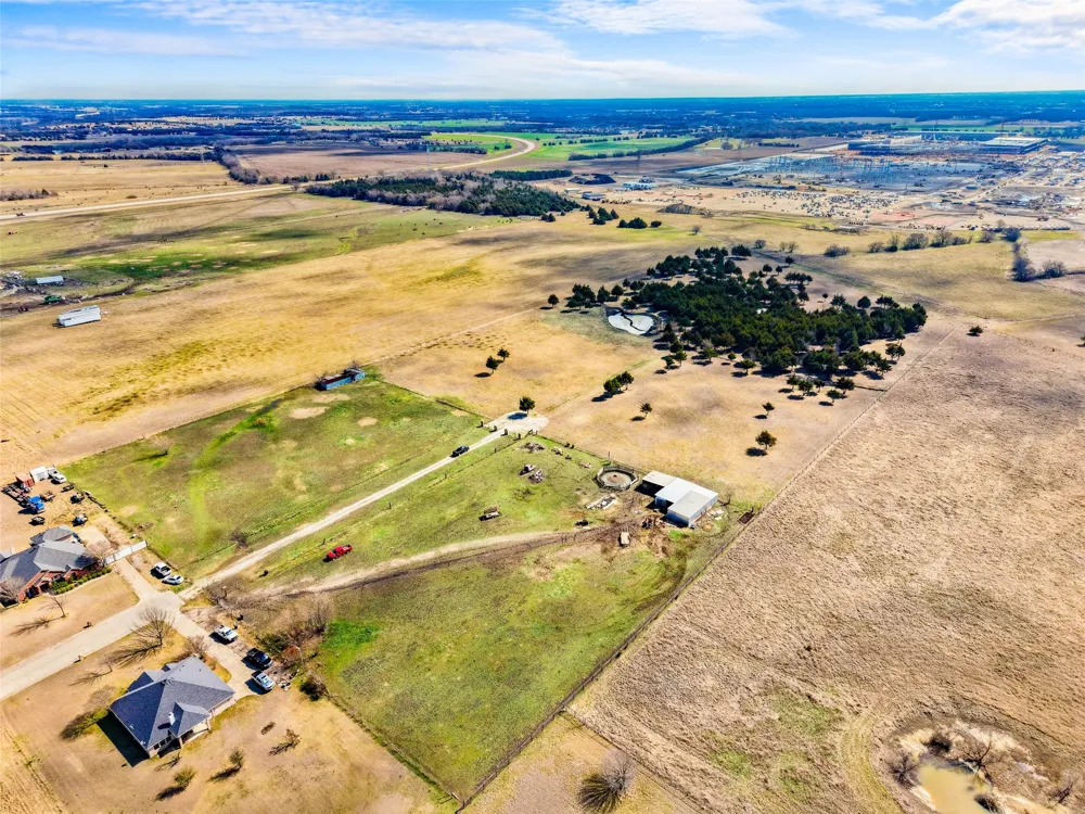 710 E Reindeer Road Lancaster, TX 75146