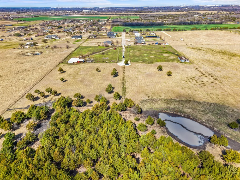 710 E Reindeer Road Lancaster, TX 75146