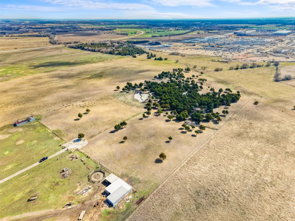 710 E Reindeer Road Lancaster, TX 75146