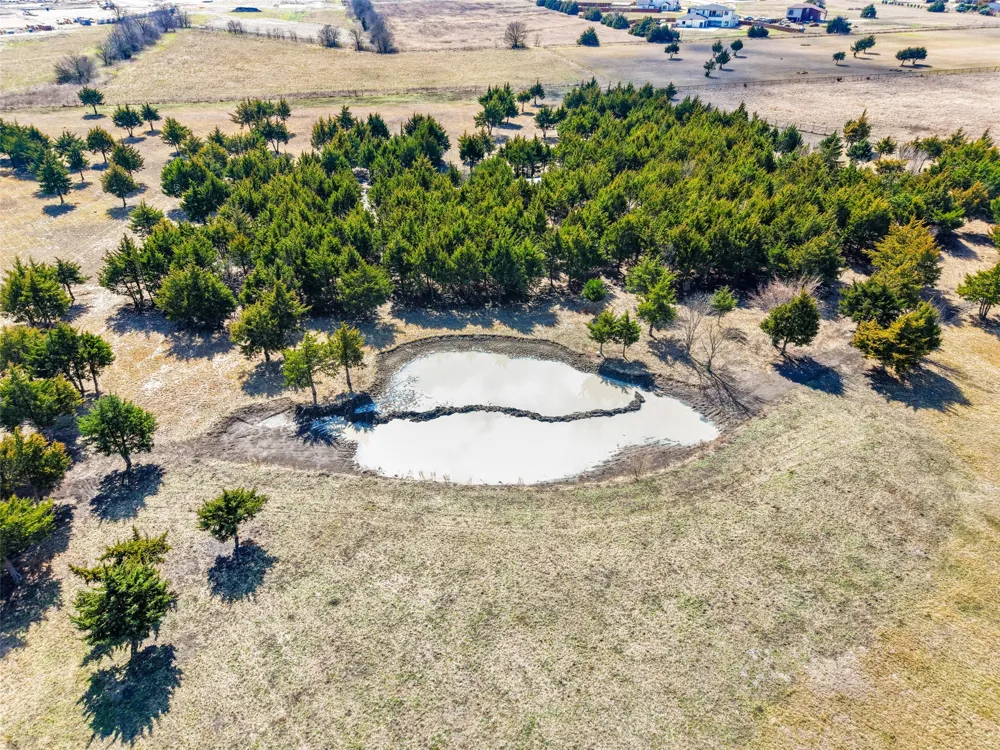 710 E Reindeer Road Lancaster, TX 75146