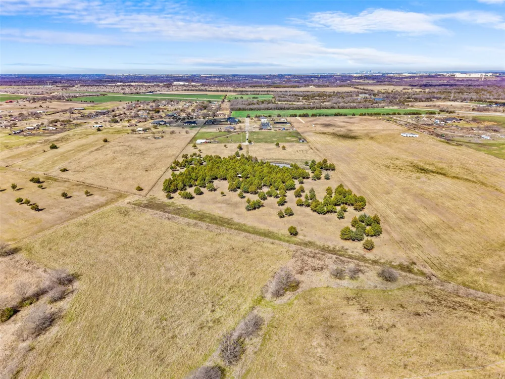 710 E Reindeer Road Lancaster, TX 75146