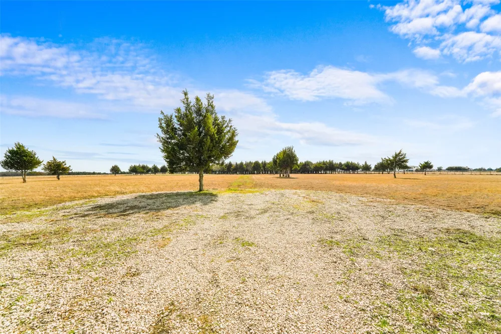 710 E Reindeer Road Lancaster, TX 75146