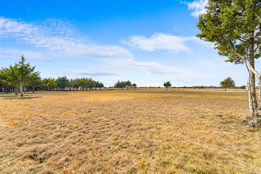 710 E Reindeer Road Lancaster, TX 75146